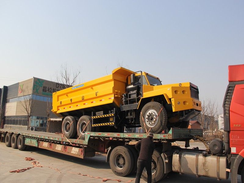 山東昌松30噸礦用運輸車(chē)發(fā)貨