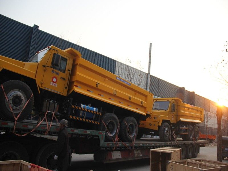 山東昌松30噸礦用運輸車(chē)發(fā)貨